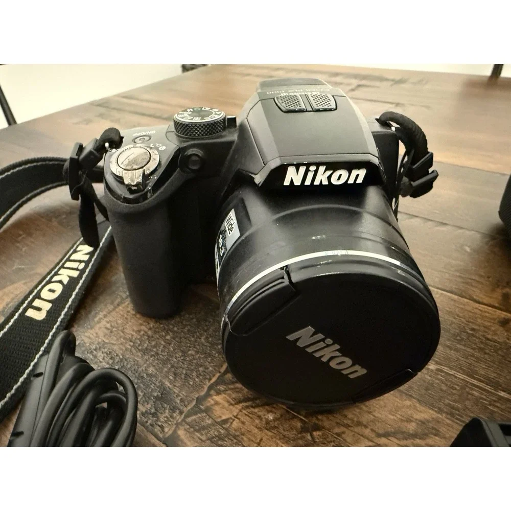 Nikon Coolpix P100 Camera 10.3MP 26x Opt Zoom w/ 2 Batteries Charger Cord Case